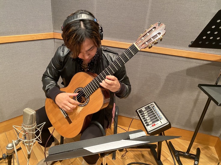 山下俊輔さんのギターパートの録音（東京レコーディングスタジオにて）