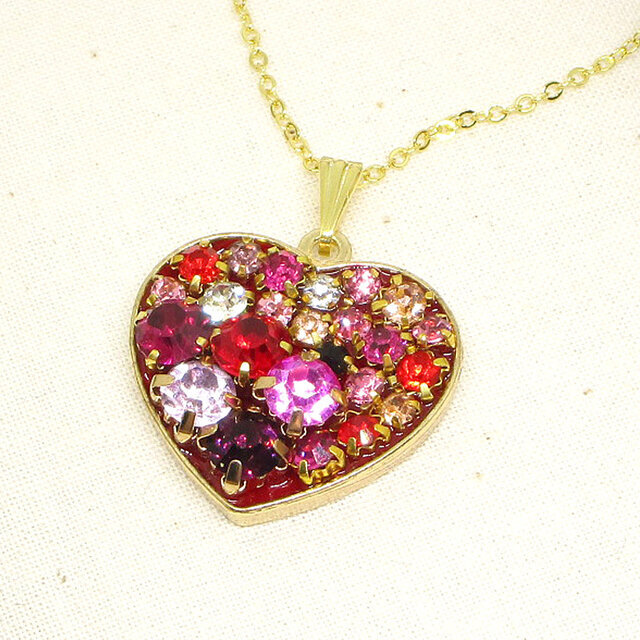 ビジューのハートペンダント