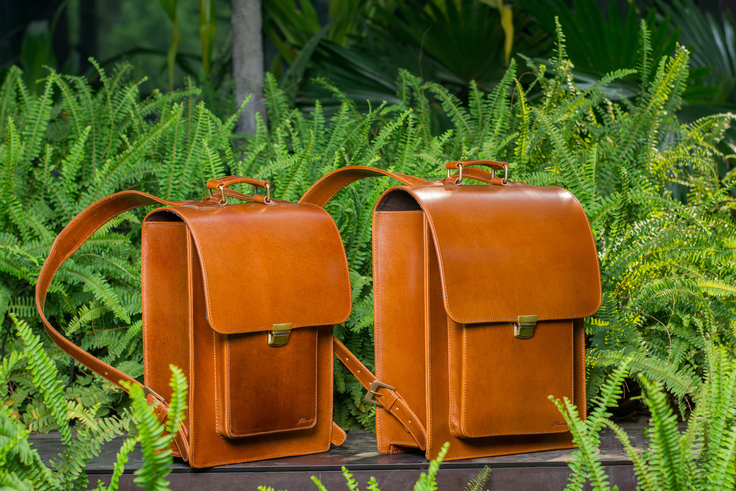 モデル : Slim & Basic / カラー : Antique Brown