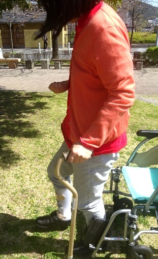 初めての屋外歩行