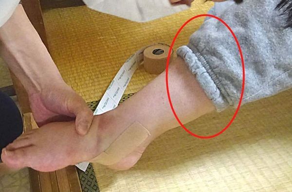 トレーナパンツの裾