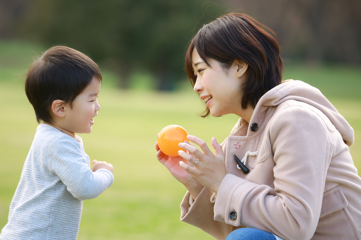 微笑み合う母子