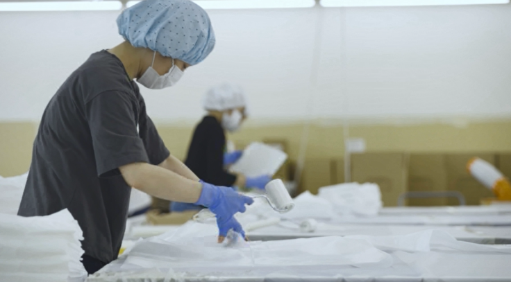 ガウンの製造の様子