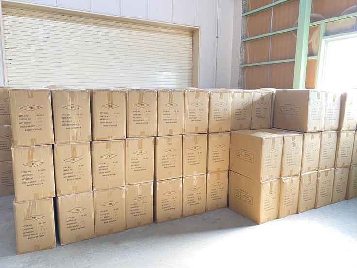 倉庫に眠る医療用ガウン