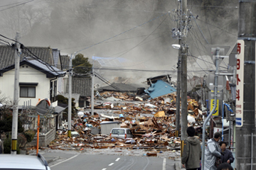 大船渡の街に押し寄せた津波