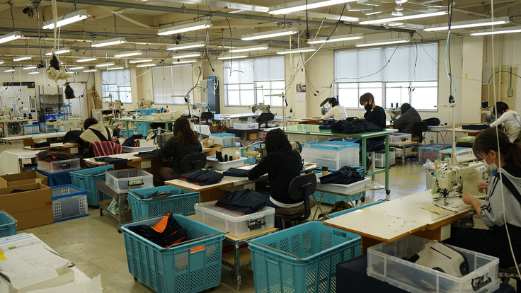 由利株式会社　社内