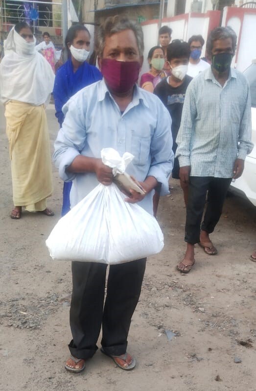 救援物資受給者