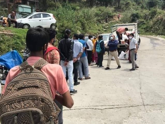 救援物資配布活動