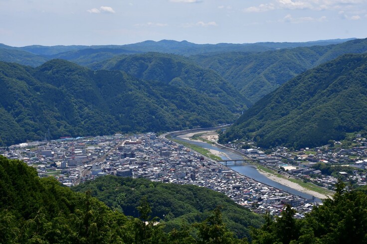 松山城より高梁市街を望む