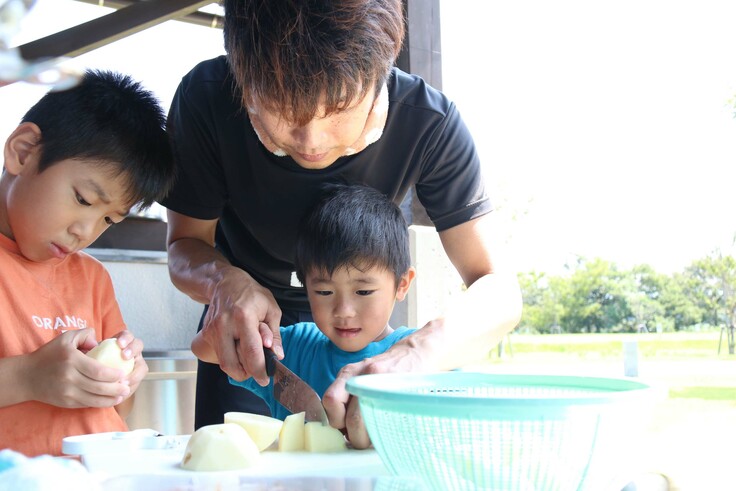 子どもと一緒に野外炊さんは人気が高い