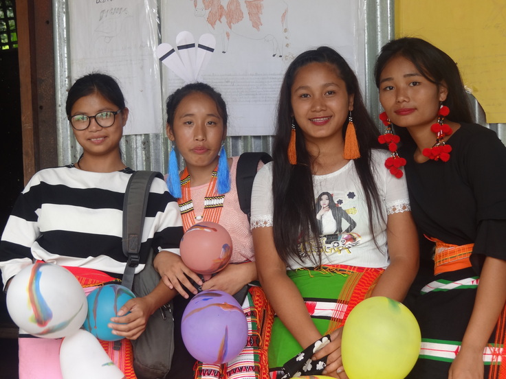 代表実行者が勤める学校の生徒たち。