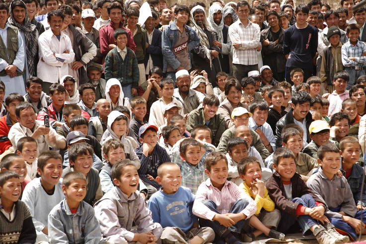 教育的な内容の演劇やコントなど、地方公演の様子。