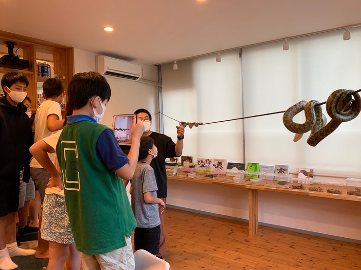 探究コース：「生き物の一生」というテーマで外部講師の方の授業