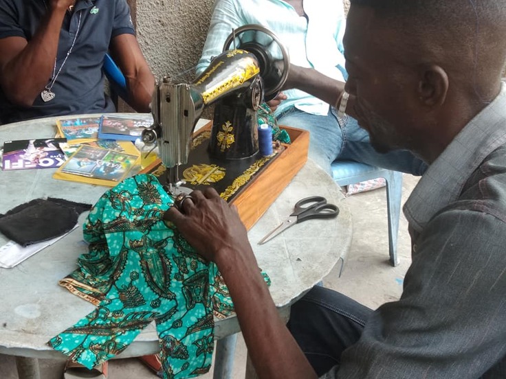 購入したミシンで帽子を作る