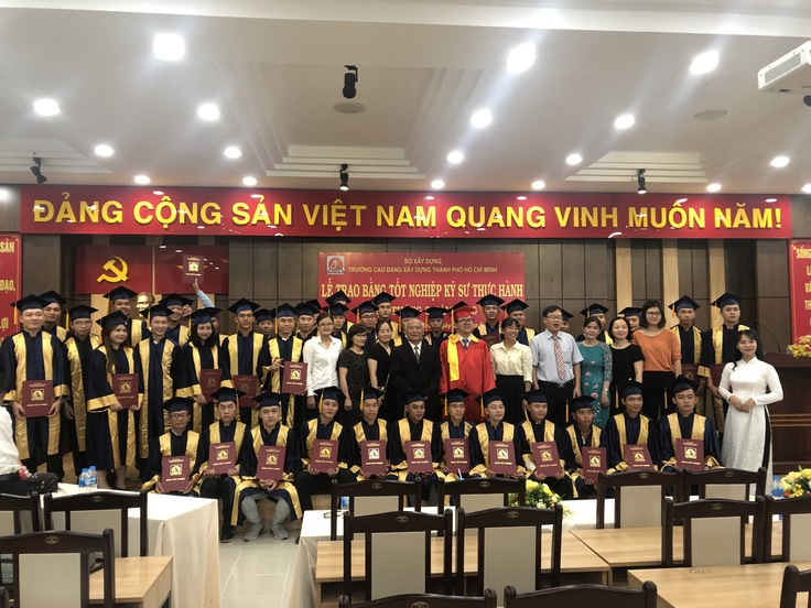 提携先の卒業式に出席