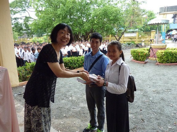 教科書の贈呈式（2014年）