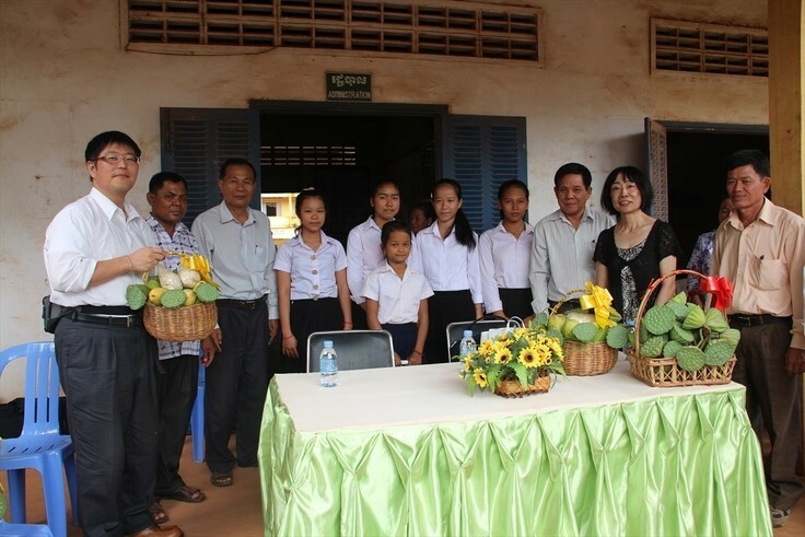 奨学金獲得者たちと