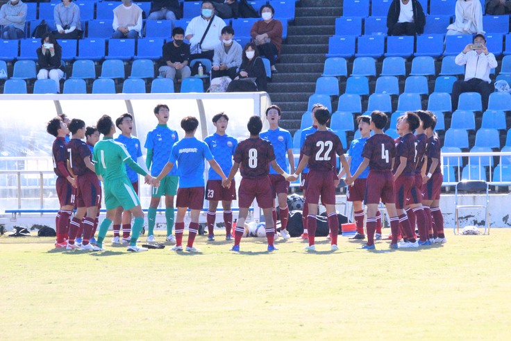 試合前の丸岡高校伝統の校歌斉唱