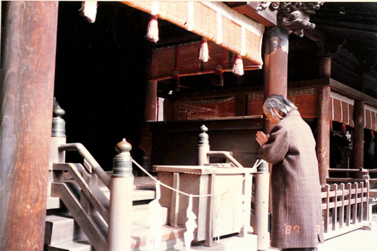 1987年 海外渡航前に諏訪大社秋宮で旅の安全を祈願
