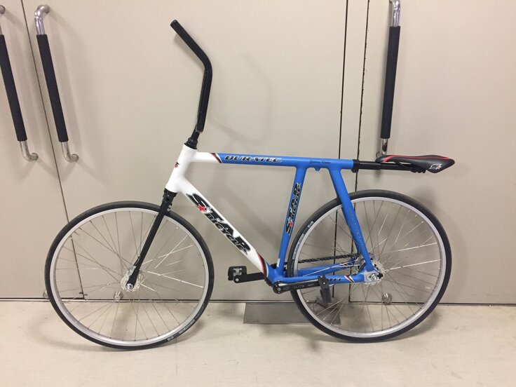 ボール車：サイクルサッカー用の自転車