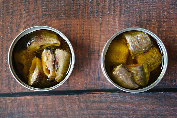 アマゴとニジマスのアヒージョの缶詰の試作品