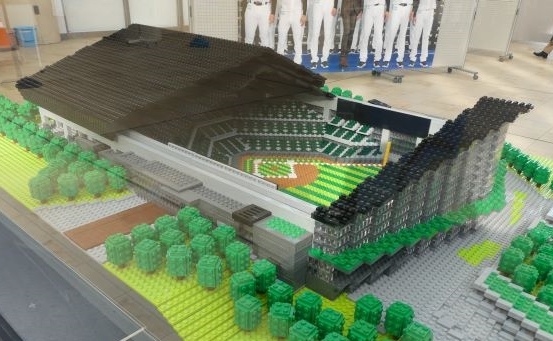 レゴブロックで新球場模型 北海道北広島市で地元WEB新聞を創刊したい