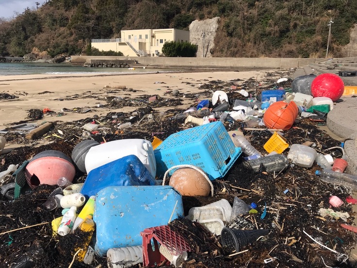 見てこの写真 あなたは海岸の漂着ゴミ気になりませんか 松江市島根町 海の魅力溢れる地で船を活かしたダイビング体験作りたい 森廣一作 22 03 21 投稿 クラウドファンディング Readyfor