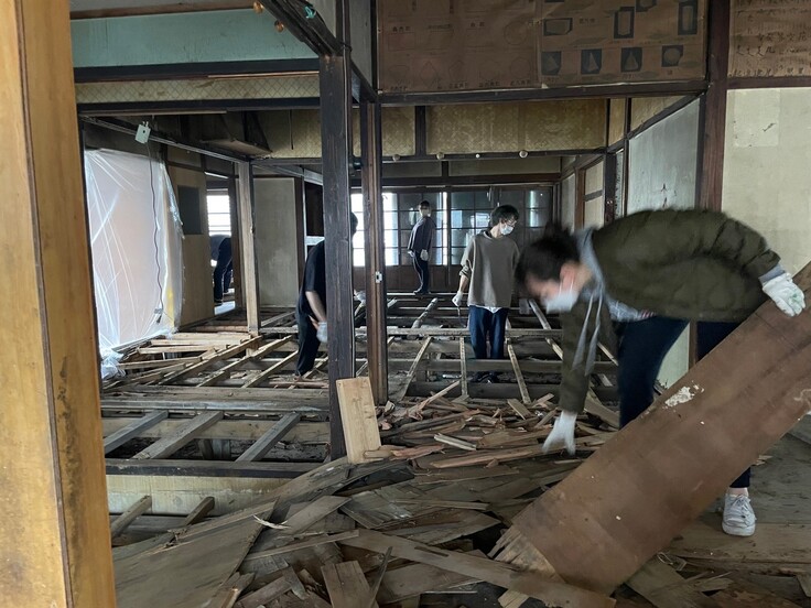 解体作業の様子