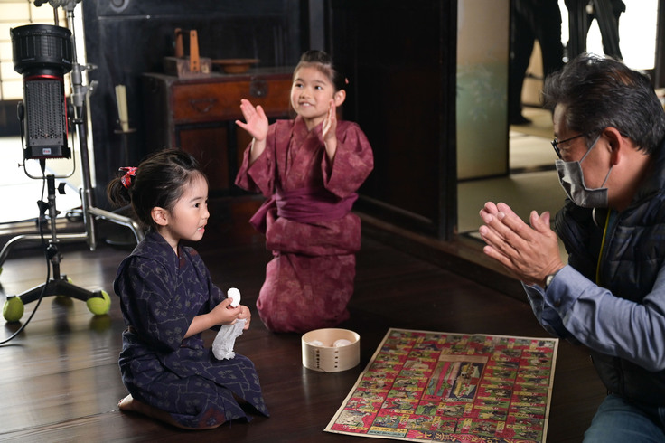 子役に演技指導する児玉監督