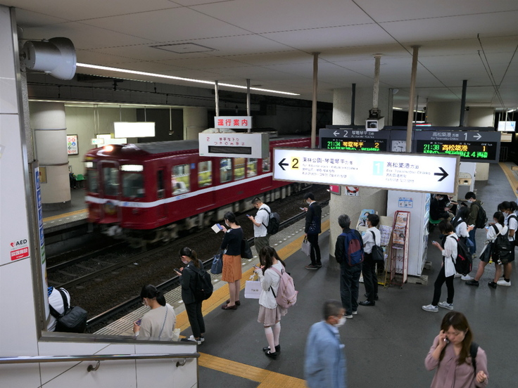 追憶の赤い電車】ヘッドマークを外した最近の姿 とお知らせ 赤い電車を