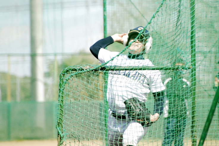 投球する村田くん