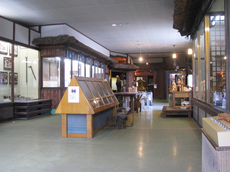 館内　こけしに関する資料を展示