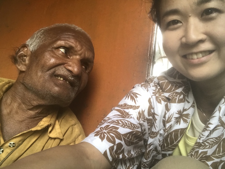 寝台列車3等車にて。無賃で乗るおじいさんと。憎めないキャラクターでした。