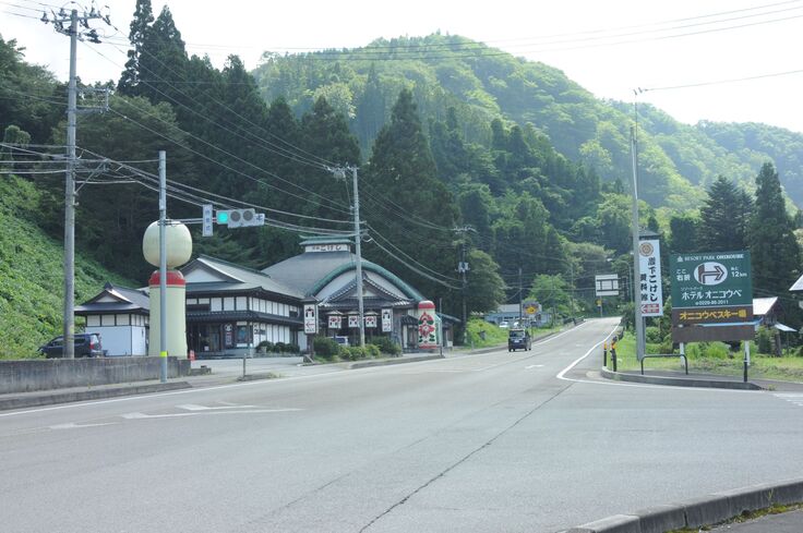 国道から見た資料館です。