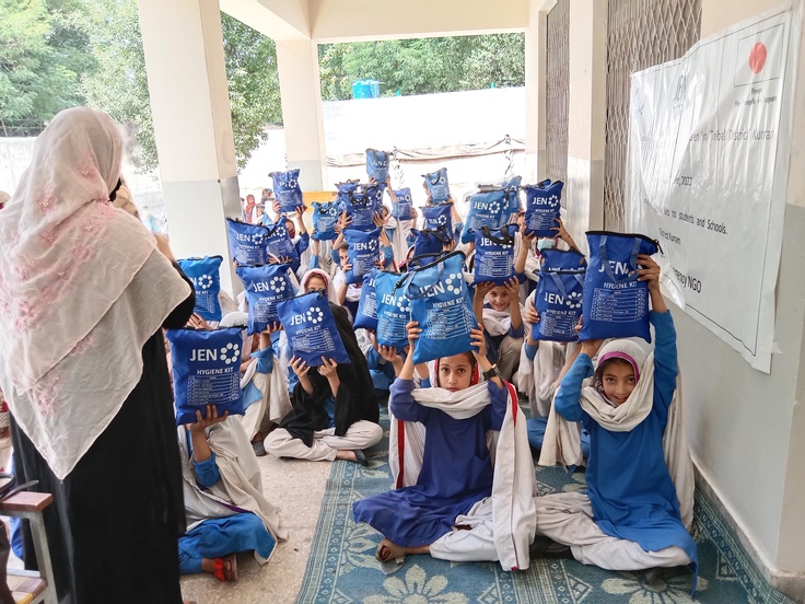 衛生キットを配布