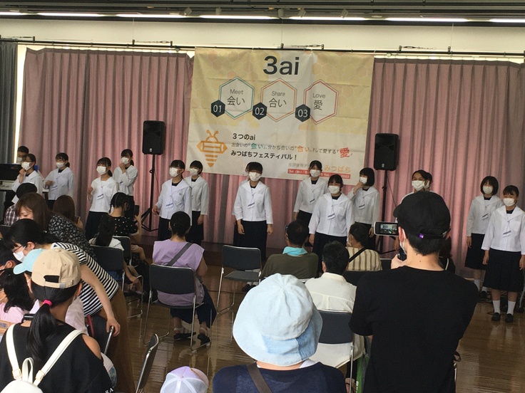 地元中学生の合唱の様子