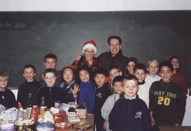 ドイツのインターナショナルスクールにいた時の僕（真ん中の体横向きのミクたらしい顔のやつ）