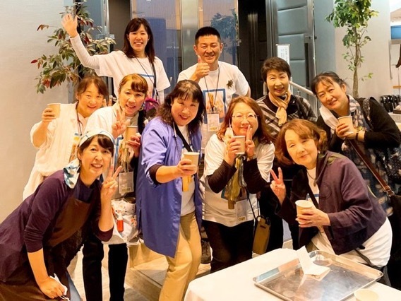 「千曲市ウクライナ避難民を支える会」のメンバー（一部）