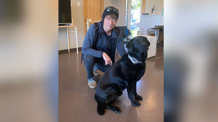 マイケル富岡さんと介助犬