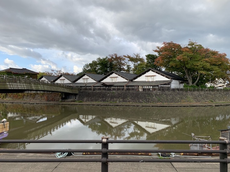 六た茶屋から見た山居倉庫