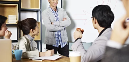 ミーティングをしている光景