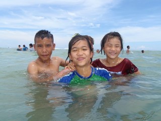 タイ山岳部の少数民族の子どもたちに「海」のプレゼントを！