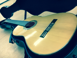 フラメンコギターを大分県へ。無料貸出用ギター20本購入したい のトップ画像