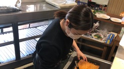 100年以上続いた鮮魚店を受け継ぐファン（3児母）の挑戦 のトップ画像