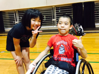 子供の「テニスをやりたい！」を応援！競技用車いすを無料貸出！ のトップ画像