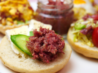 三ヶ日牛で丁寧に職人がつくったこだわりのプレミアムコンビーフ のトップ画像