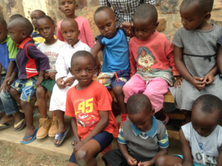 1本の鉛筆から学習支援 ルワンダの子供に学ぶ楽しさを届けたい