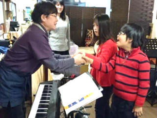 横浜で音楽と整体で心を癒すカフェ「ゆうみん」の運営存続を！