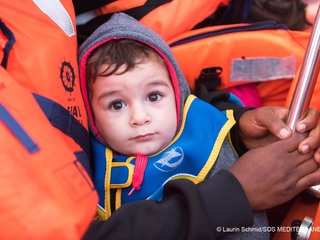 命がけの地中海横断！祖国を逃れた難民たち、20万人からのSOS のトップ画像