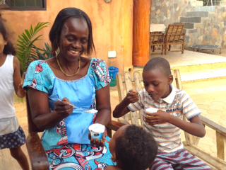 人生を賭けて挑む！ベナン人が国内問題をヨーグルトで解決したい のトップ画像